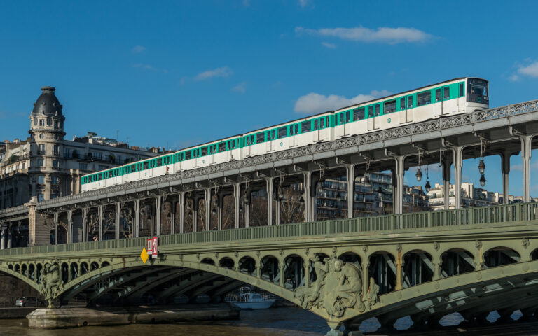 metro paris line 6 bir-hakeim