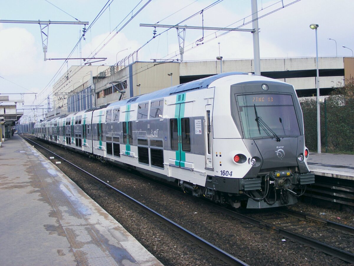 Modern Rer 🚇 The Guide to Public Transportation in Paris: Metro, RER, Bus, etc ...