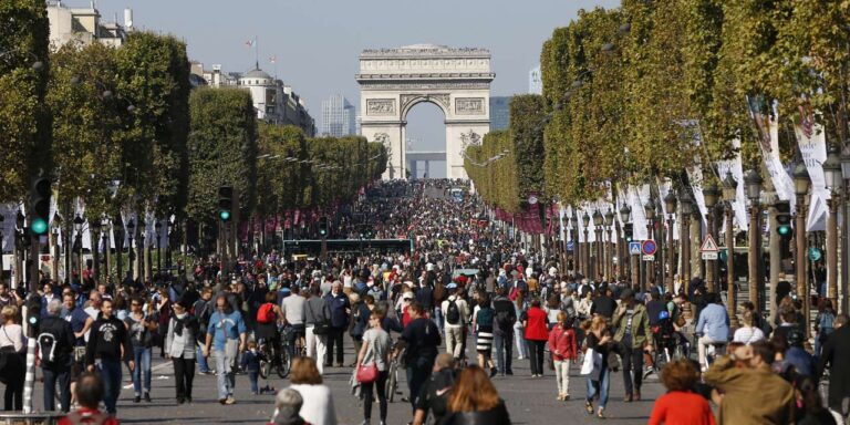 paris champs-elysees walking