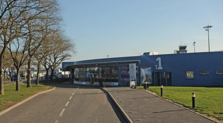 paris beauvais airport terminal 1