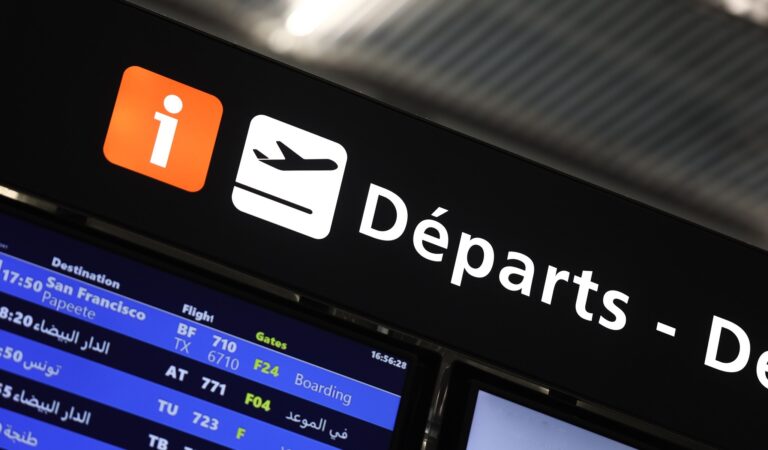paris cdg airport departure board